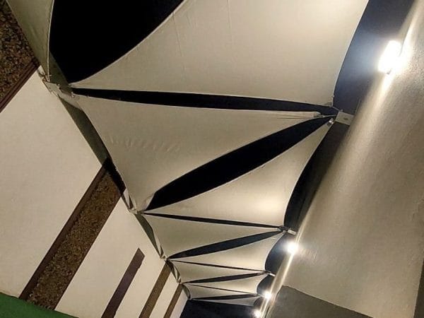 ظل وحرارة: كيف تختار مظلة تناسب منزلك في مكة — مظلات شد إنشائي في جدة