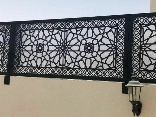 خصوصية الفيلا في جدة: الساتر بين الجمال والمتانة — سواتر ليزر في جدة