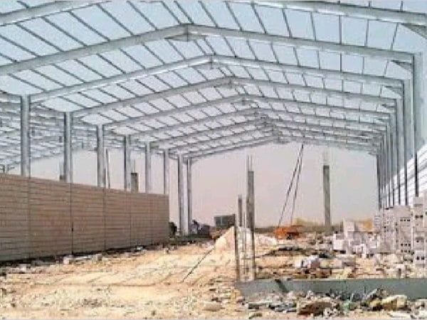 المزرعة والورشة: متى يحتاج السور والهنجر — هناجر ومستودعات في جدة