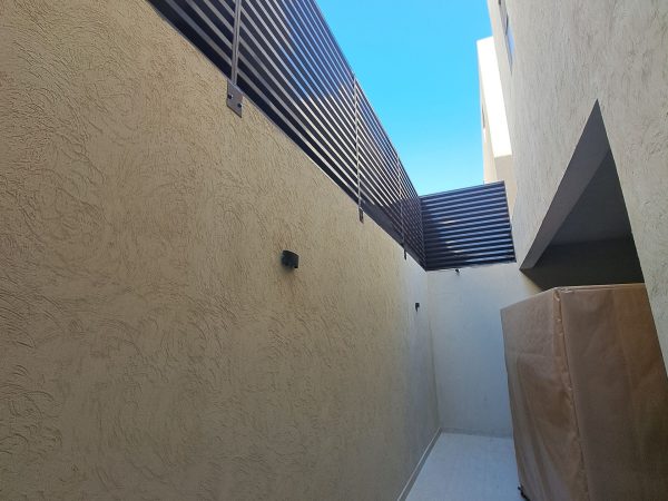 سواتر — سواتر حديد في جدة
