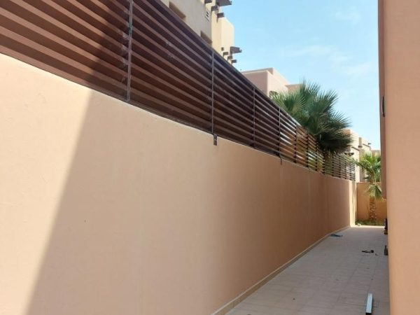 سواتر — سواتر خشبية في جدة